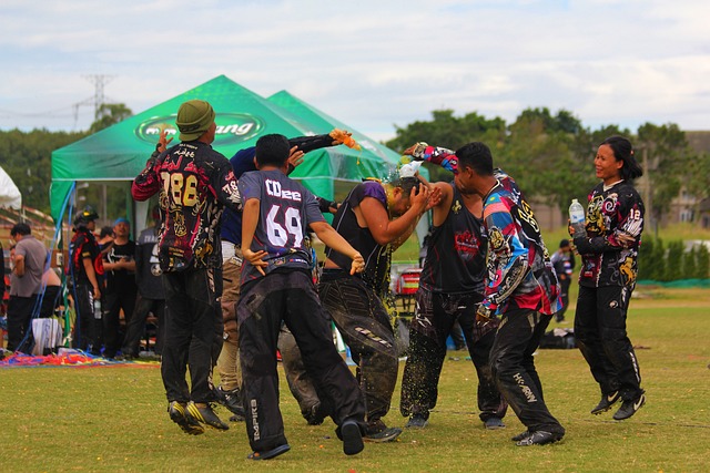 湖人队的东契奇和詹姆斯展现默契 打灰熊队战绩喜人.